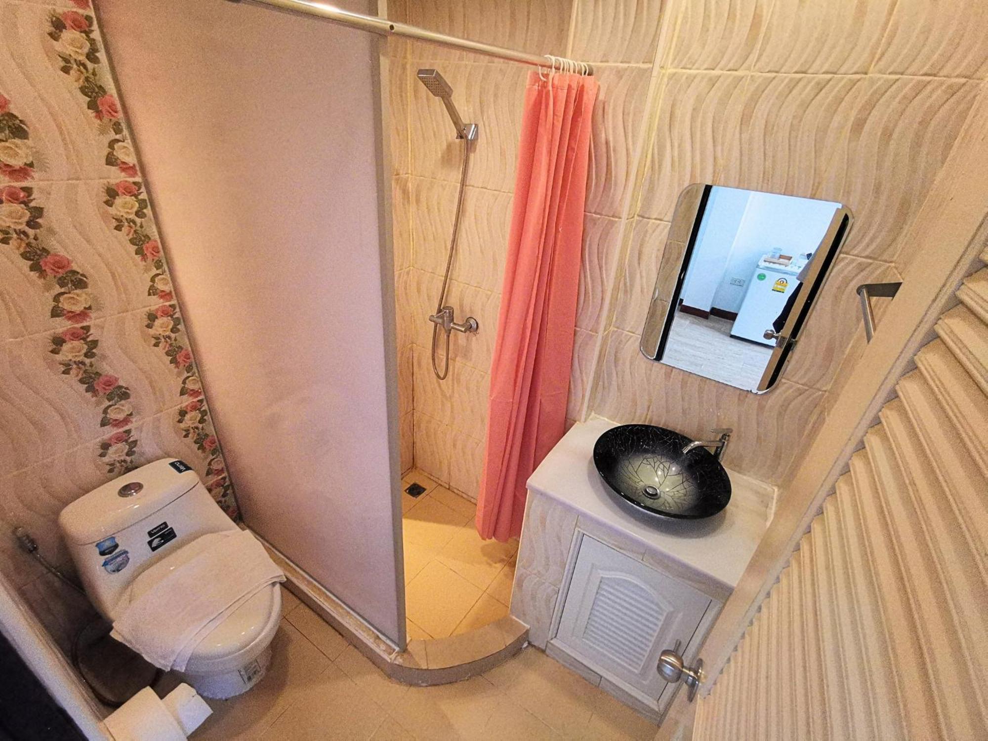 Kan Home Hotel Kanchanaburi Zewnętrze zdjęcie