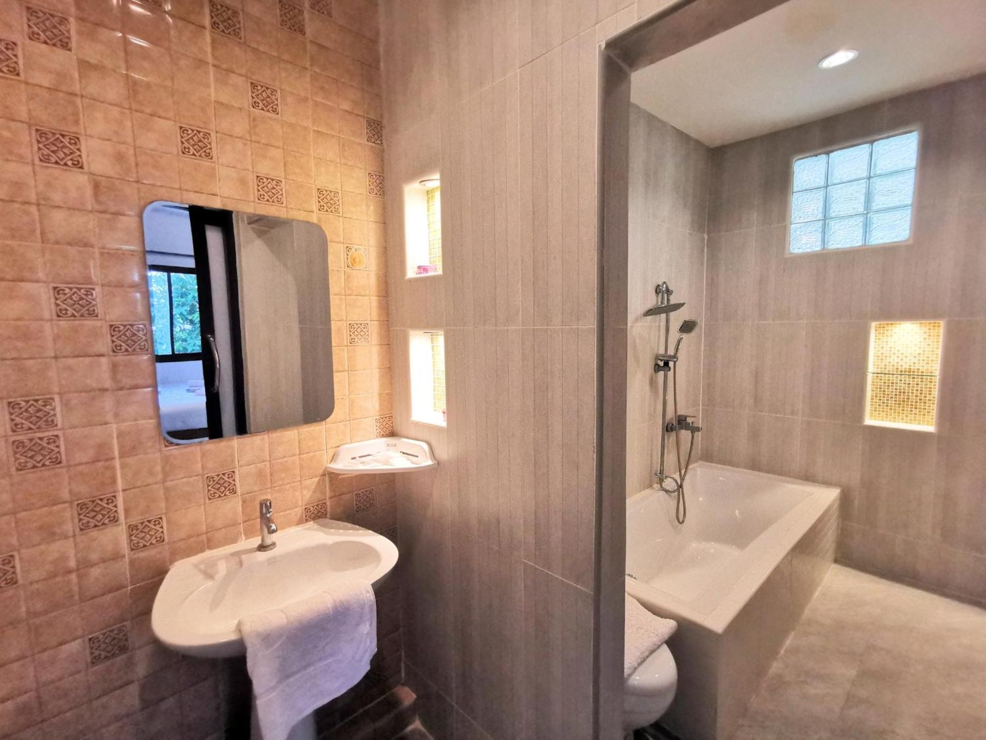 Kan Home Hotel Kanchanaburi Zewnętrze zdjęcie
