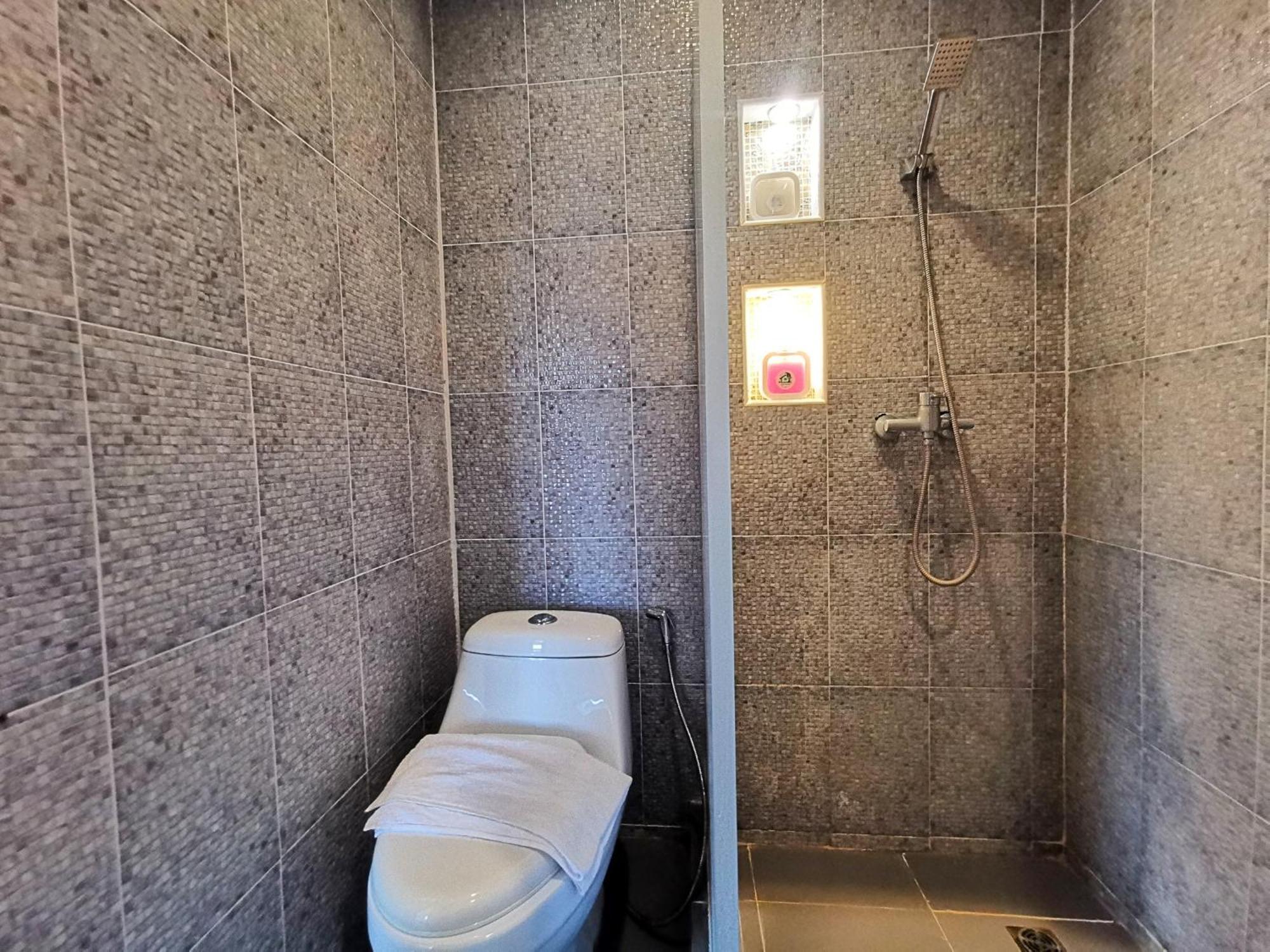 Kan Home Hotel Kanchanaburi Zewnętrze zdjęcie